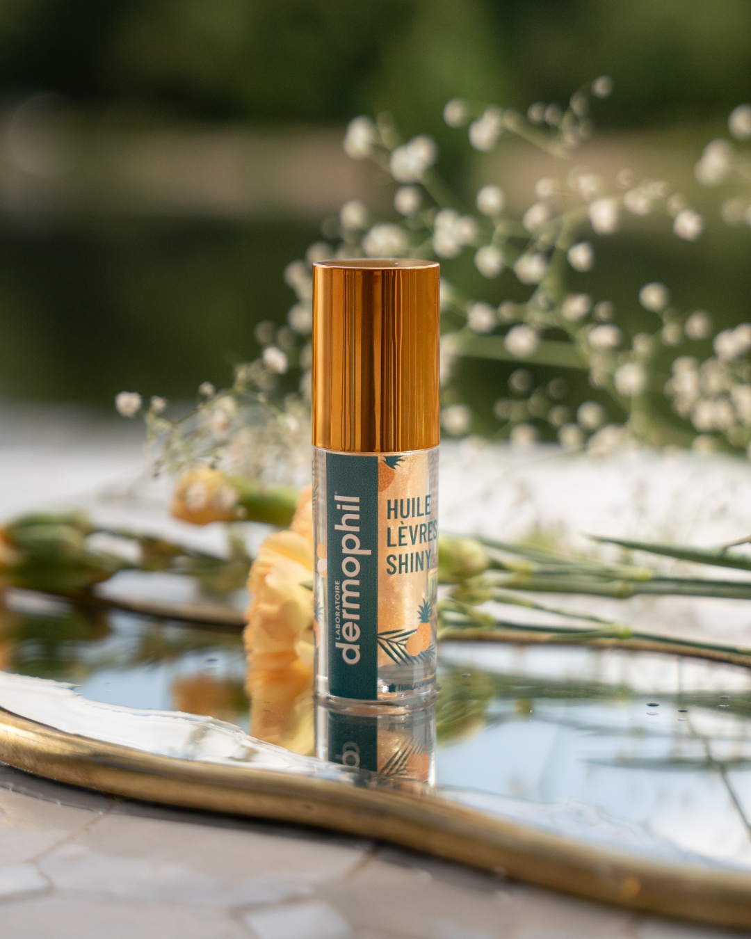 Shiny lip oil